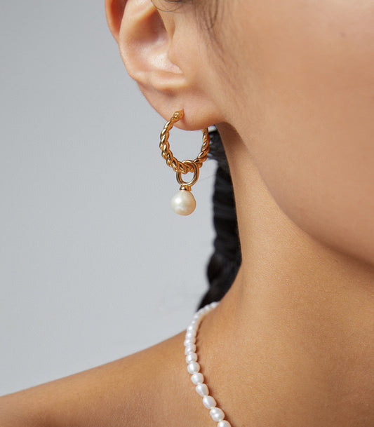 Pearl on Twisted Hoops